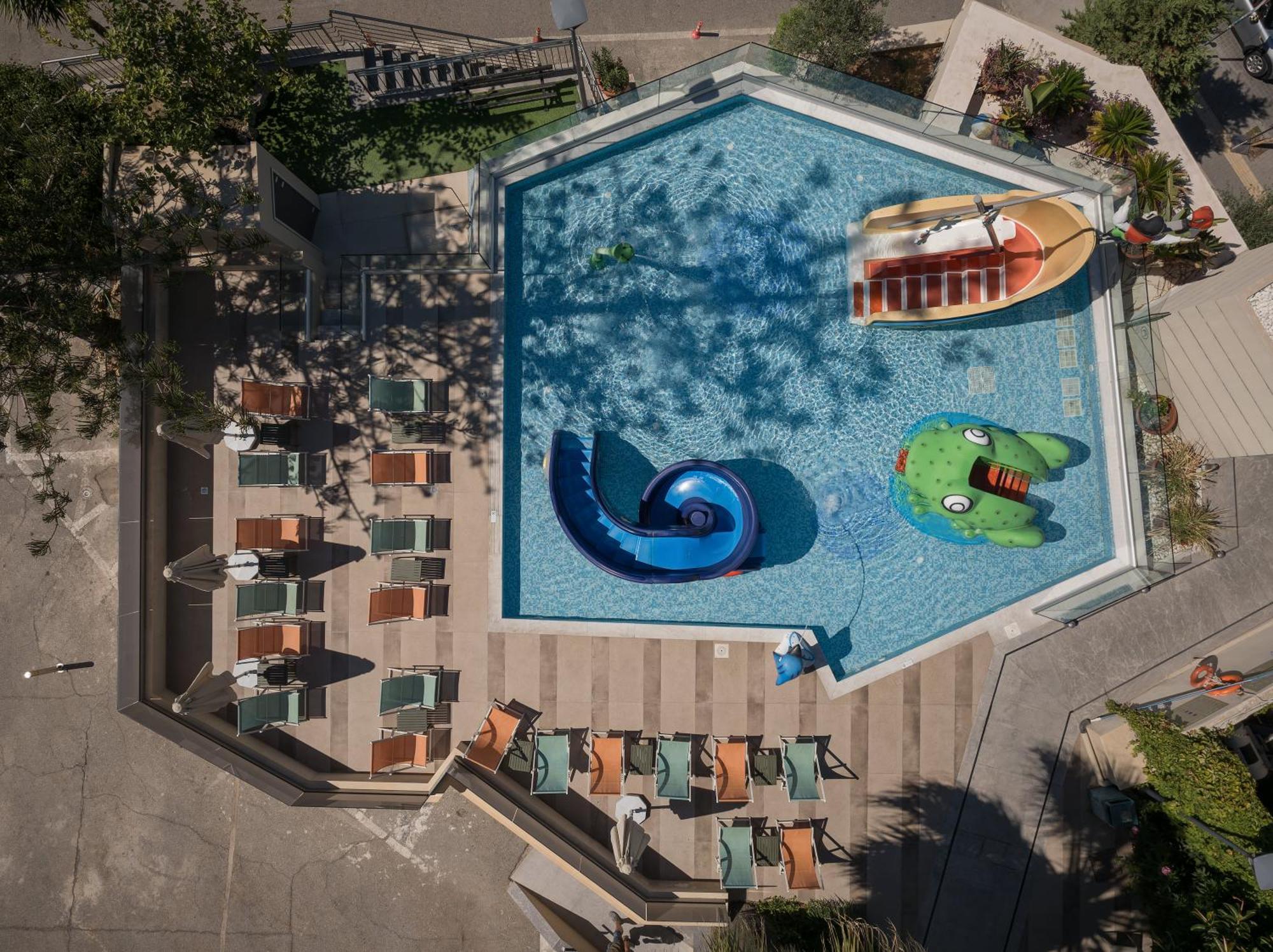 Minos Hotel Rethymno  Exterior photo