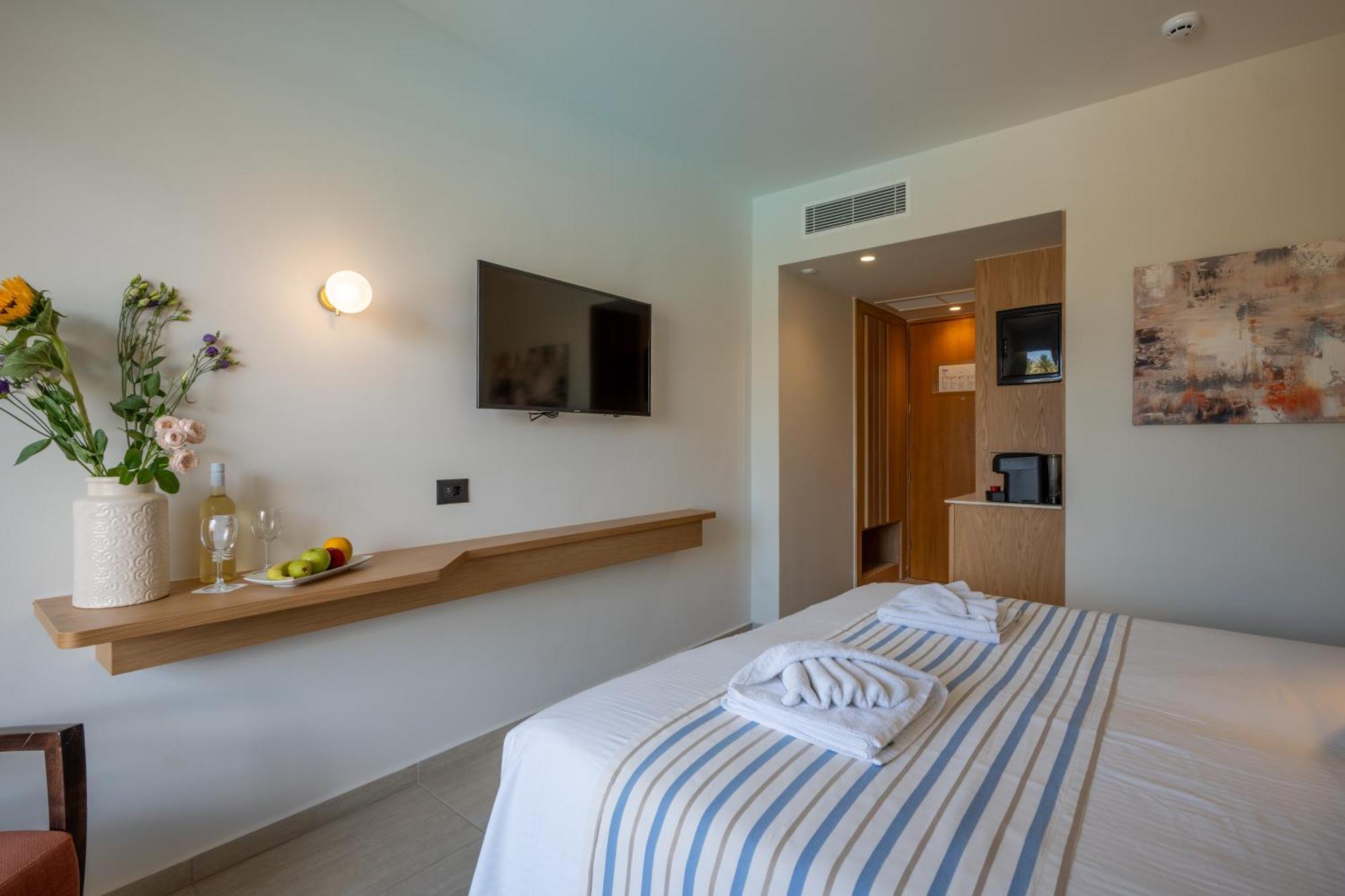 Minos Hotel Rethymno  Exterior photo