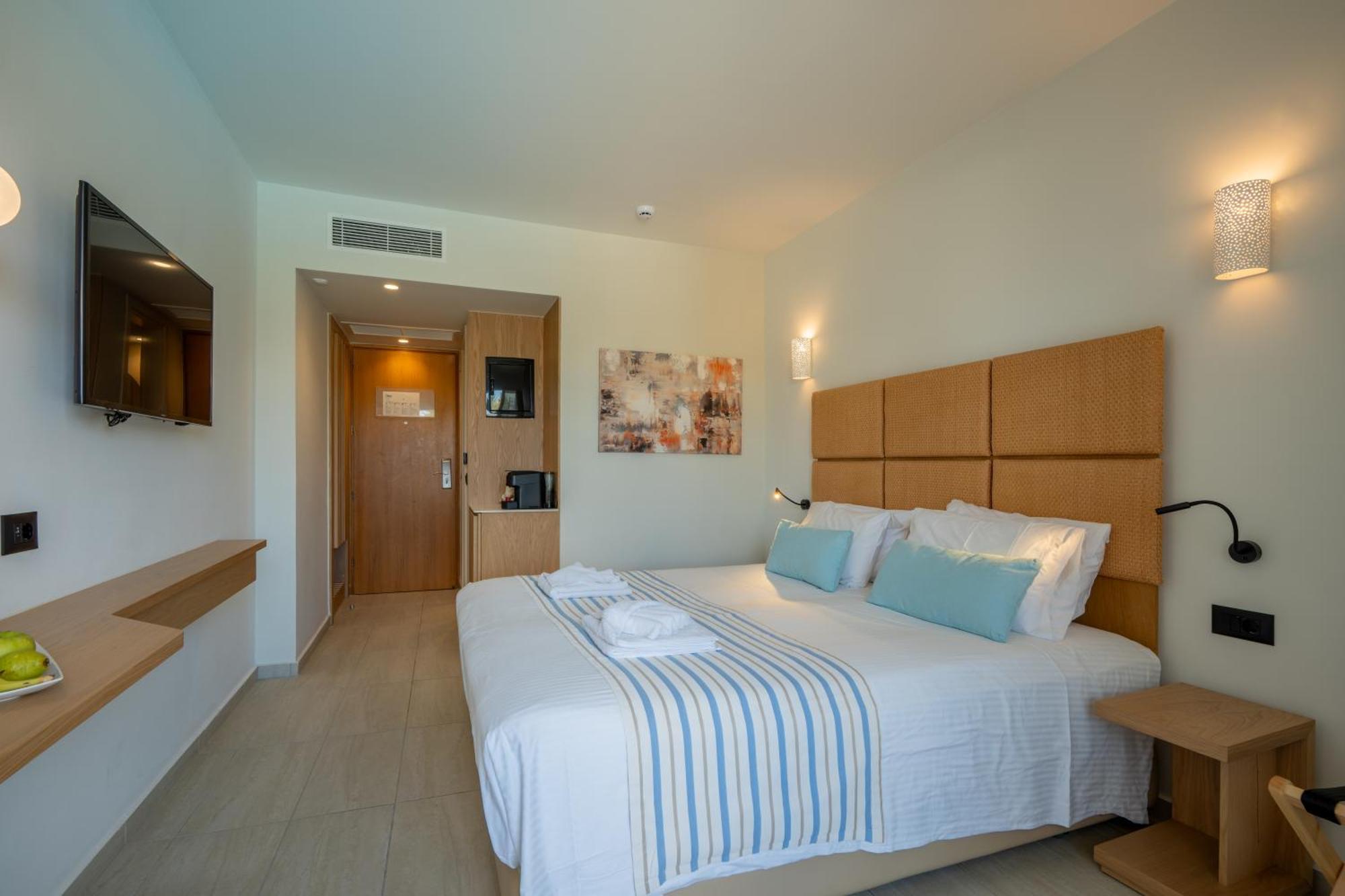 Minos Hotel Rethymno  Exterior photo
